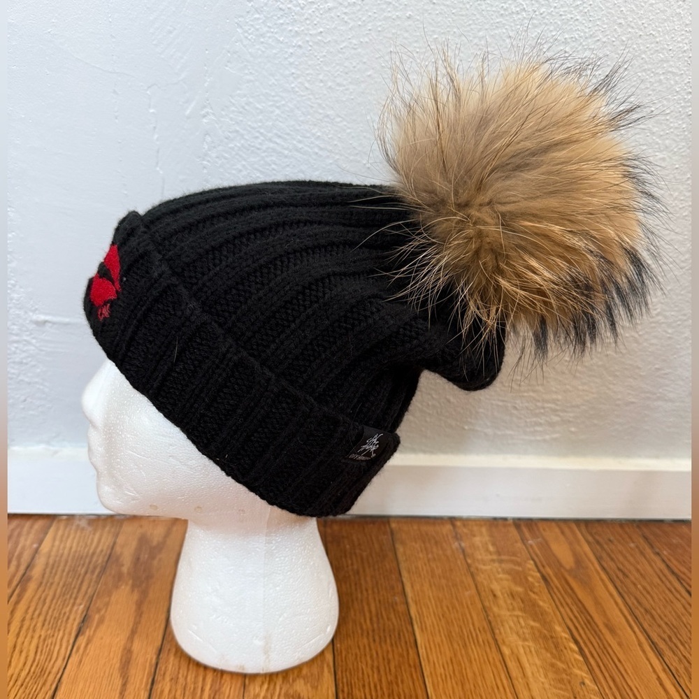 City Hunter Black Knit Hat with Red Lips and Racoon Fur Pom Pom - Picture 2 of 8